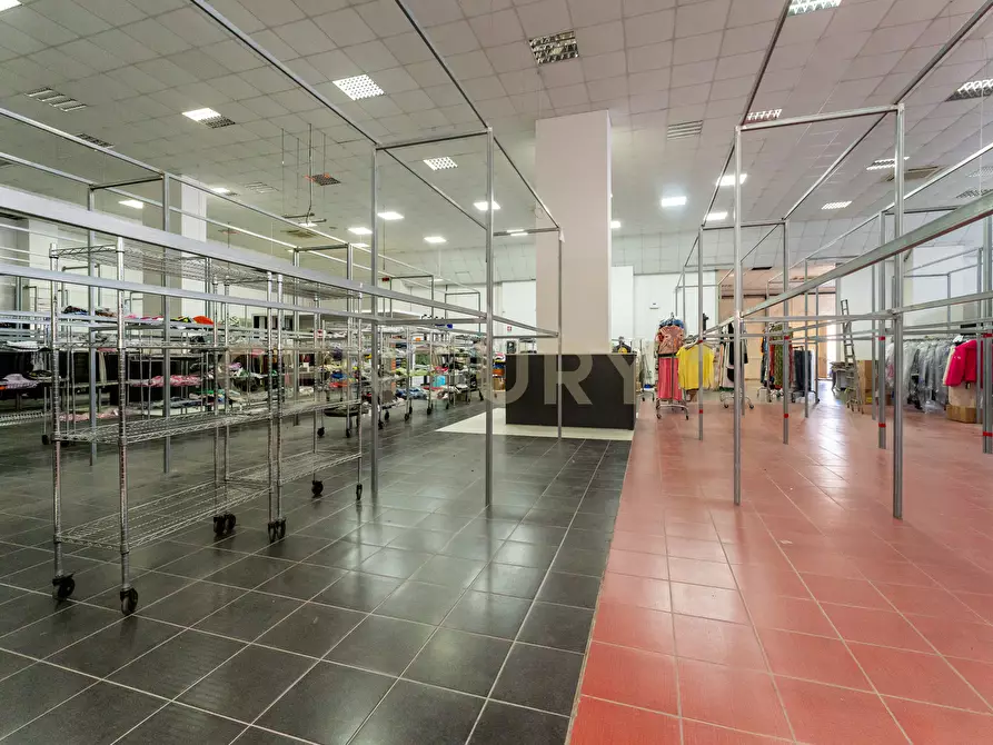 Immagine 28 di Attività commerciale in vendita  in Viale del Commercio a Misterbianco