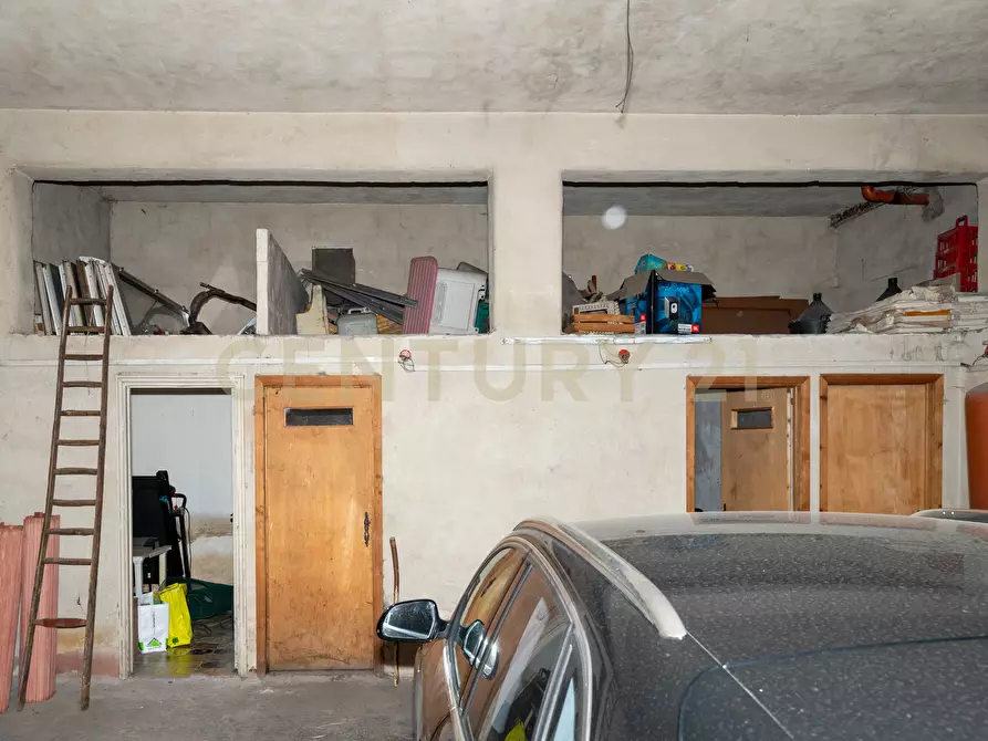 Immagine 38 di Quadrilocale in vendita  in Via Catania 310 a Adrano