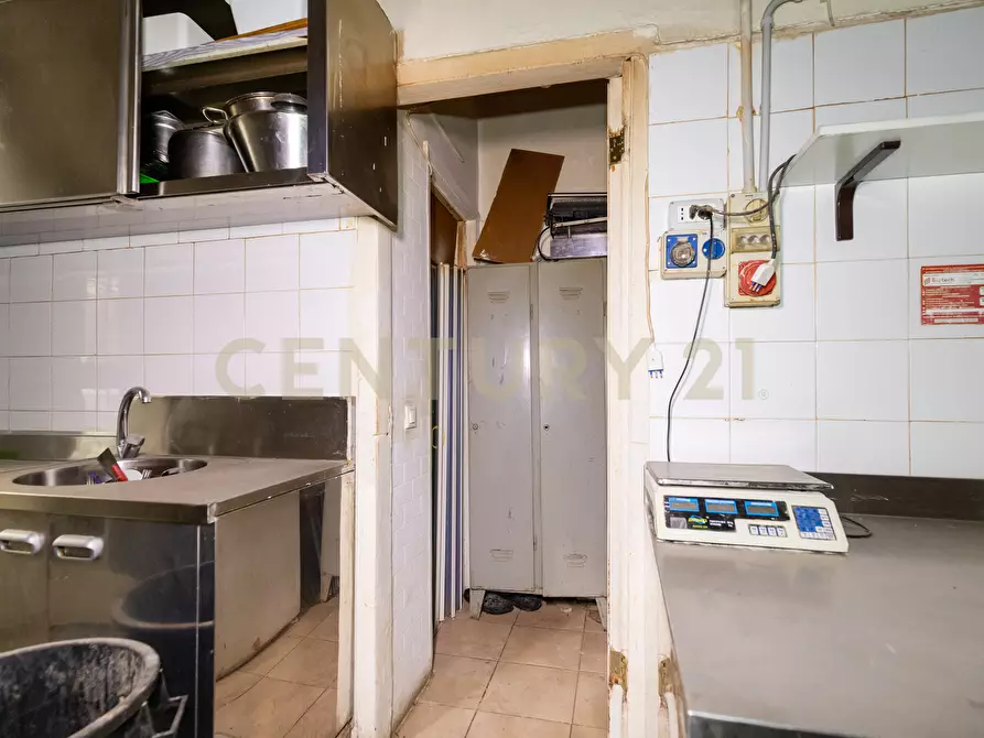 Immagine 32 di Locale commerciale in vendita  in Via Giacomo Leopardi 127 a Catania