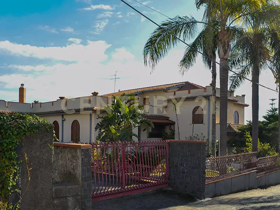 Immagine 3 di Villa in vendita  in Via Musumeci 47 a Giarre