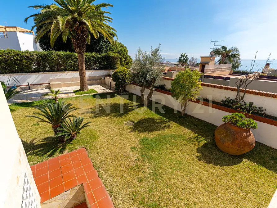 Immagine 32 di Villa in vendita  in Via Antonello da Messina 57 a Aci Castello