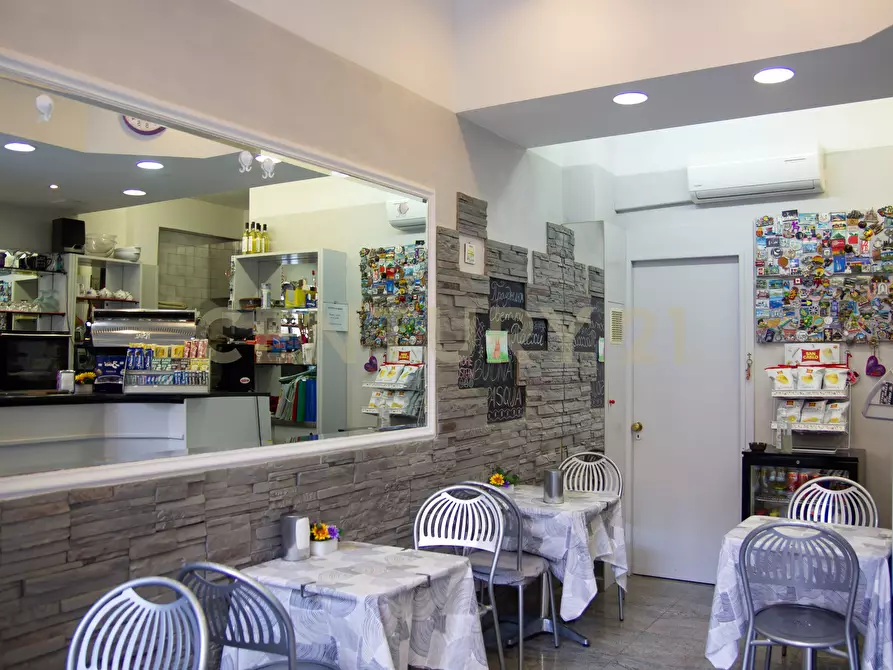 Immagine 5 di Bar / Ristorante in vendita  in Via Tripolitania 203 a Roma