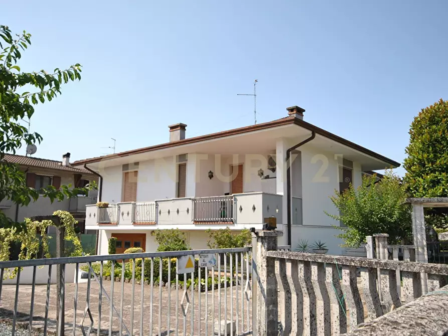 Immagine 1 di Casa semindipendente in vendita  a Oppeano