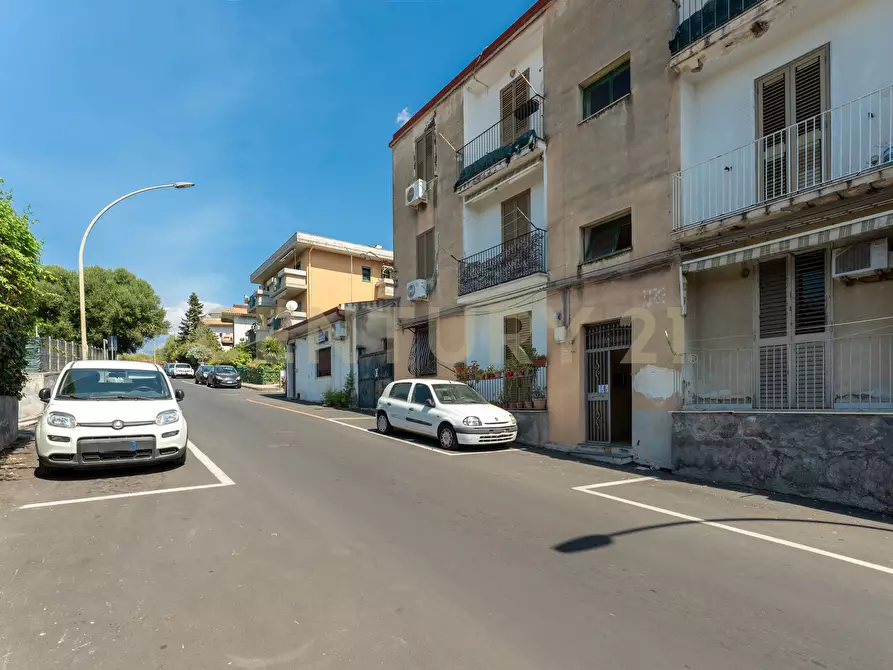 Immagine 12 di Trilocale in vendita  in Via Vittorio Emanuele Orlando 24 a Tremestieri Etneo