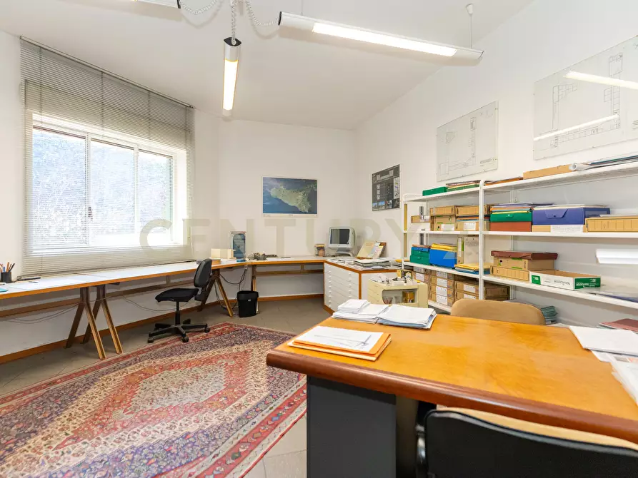 Immagine 10 di Pentalocale in vendita  in Via Convento del Carmine 5 a Tremestieri Etneo