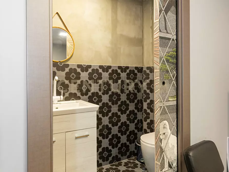 Immagine 24 di Locale commerciale in vendita  in Largo Rosolino Pilo 6 a Catania