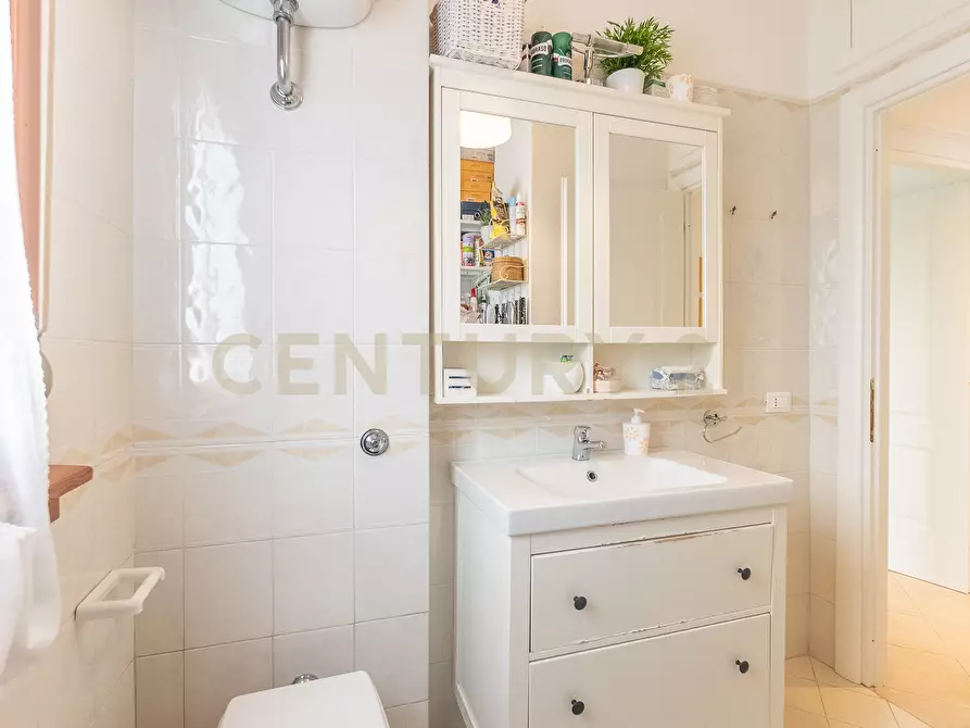 Immagine 32 di Quadrilocale in vendita  in Via Moggio Udinese 28 a Roma