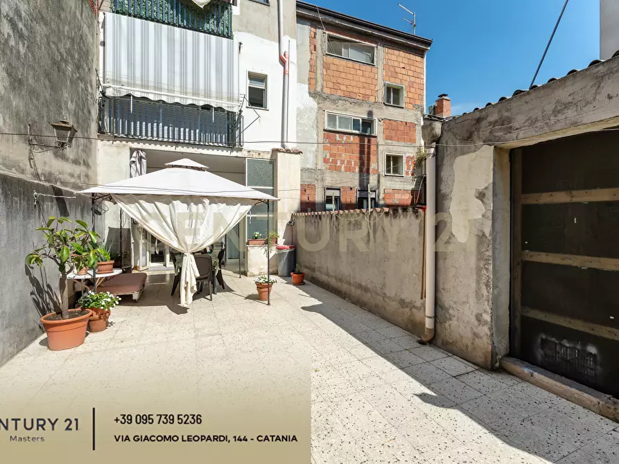 Immagine 33 di Pentalocale in vendita  in Via Isole Eolie 126 a Paterno'