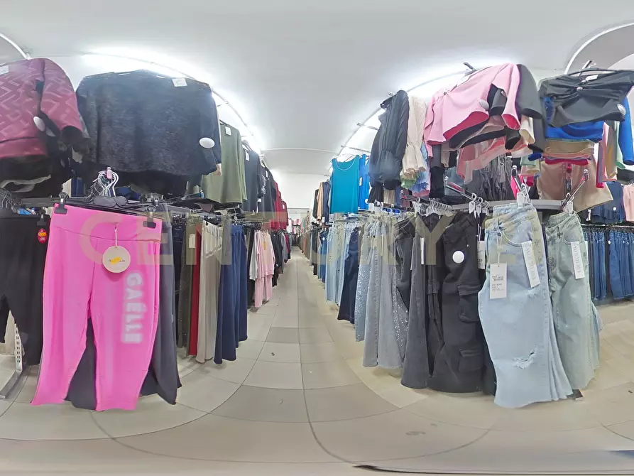 Immagine 32 di Attività commerciale in vendita  in Via Nizzeti 6 a Aci Catena