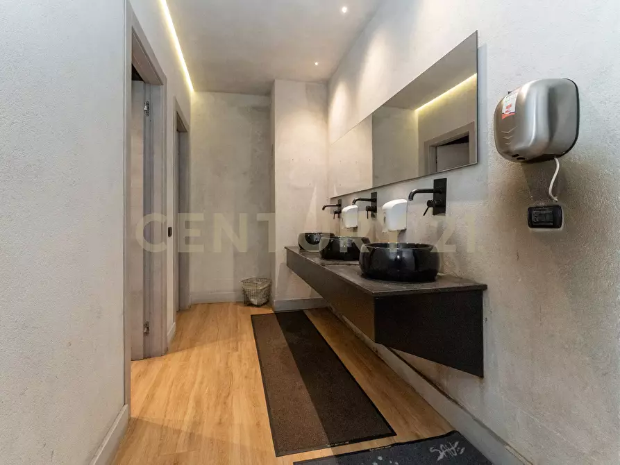 Immagine 18 di Attività commerciale in vendita  in Viale del Commercio a Misterbianco