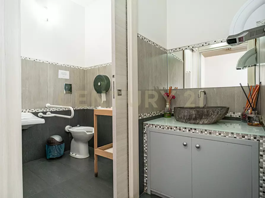 Immagine 6 di Pizzeria / Pub in vendita  in Piazza Don Diego snc a Pedara