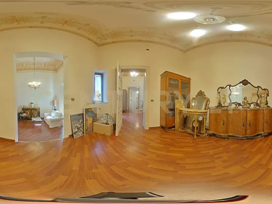 Immagine 56 di Pentalocale in vendita  in Via Etnea 196 a Catania