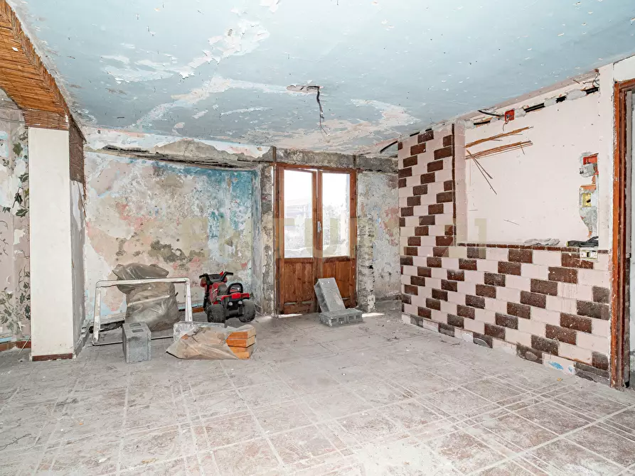 Immagine 20 di Quadrilocale in vendita  in Via Gravina 42 a Tremestieri Etneo