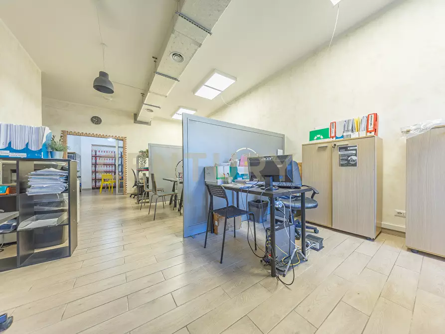 Immagine 2 di Locale commerciale in vendita  in VIA AUGUSTA GENINA 16 a Roma