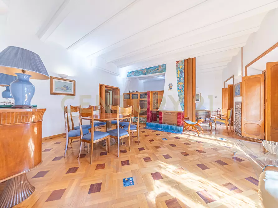 Immagine 17 di Pentalocale in vendita  in Via della Croce 71 a Roma