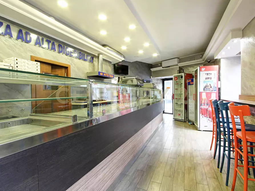 Immagine 3 di Pizzeria / Pub in vendita  in Via Montebuono 1 a Roma