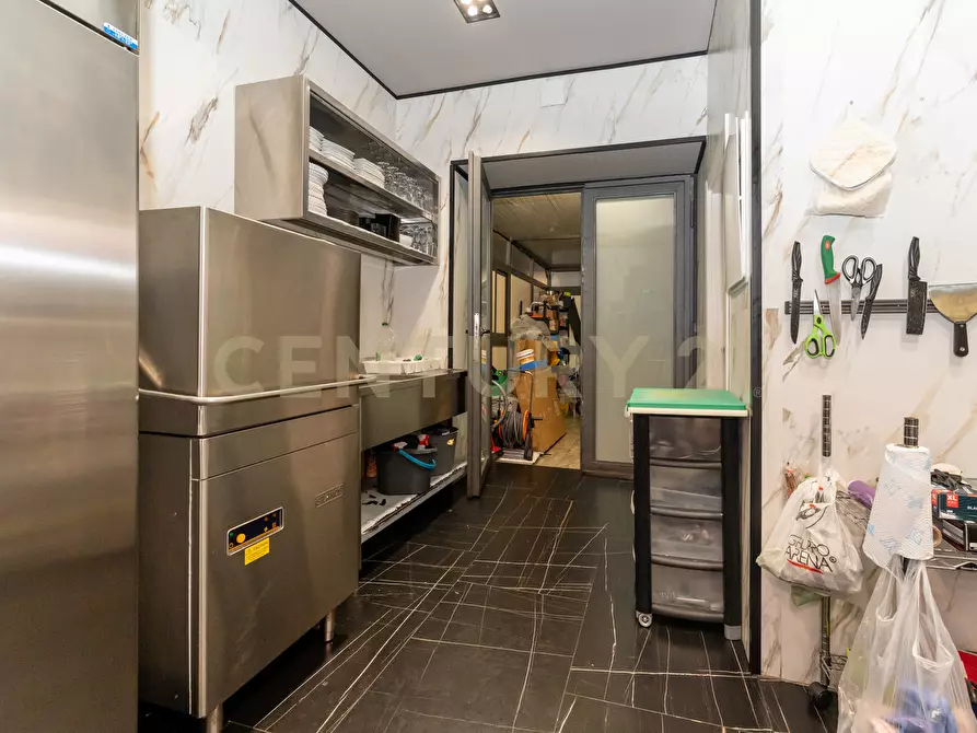 Immagine 35 di Attività commerciale in vendita  in Corso Indipendenza 131 a Catania