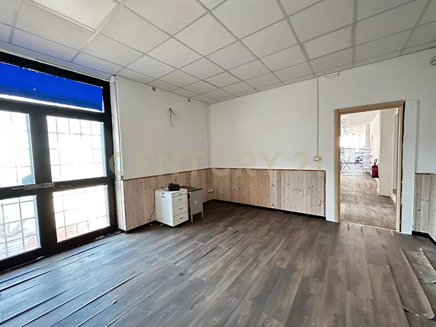 Immagine 26 di Locale commerciale in vendita  in Via Partenope 2 a Anzio