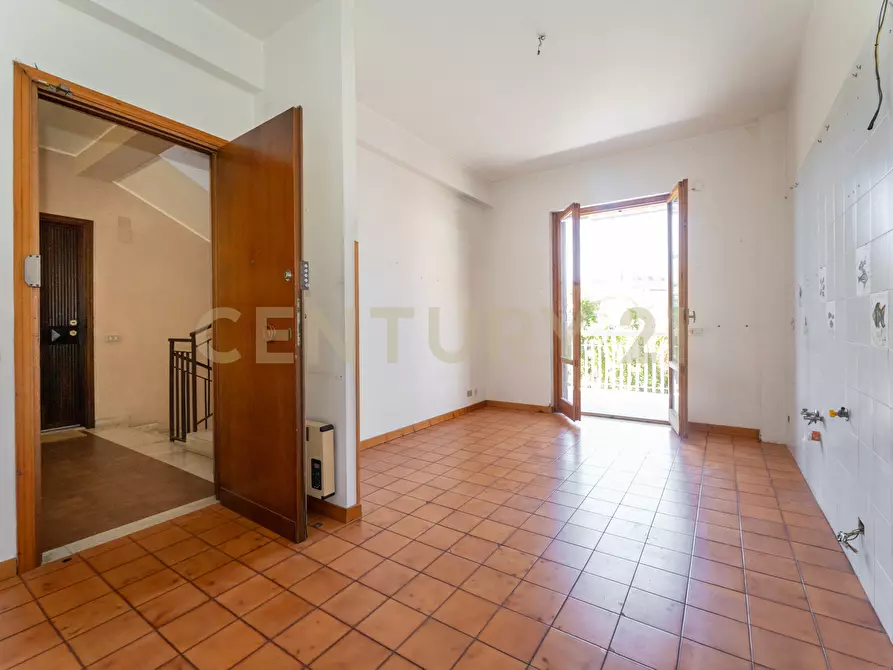 Immagine 15 di Trilocale in vendita  in Via Nazionale a Aci Castello