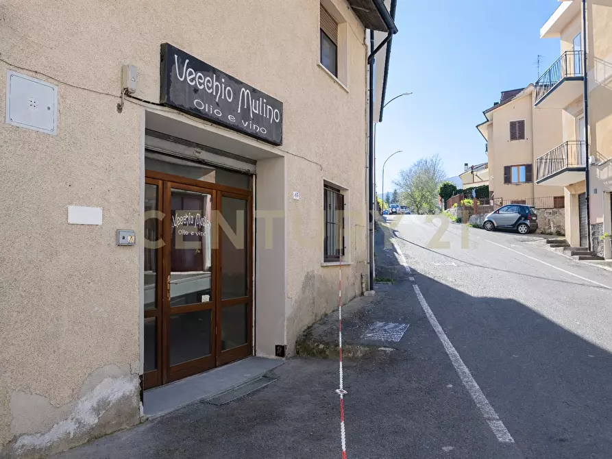 Immagine 2 di Locale commerciale in vendita  in Via Adua 69 a Abbadia San Salvatore