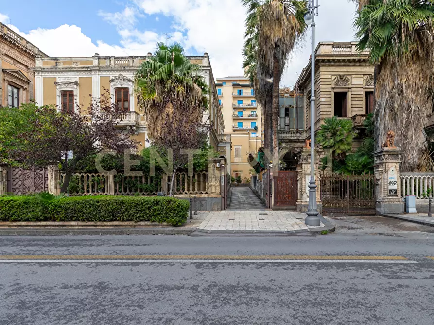 Immagine 4 di Palazzo in affitto  in Viale Regina Margherita 16 a Catania