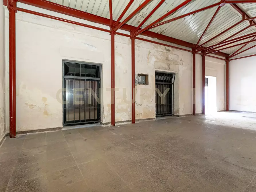Immagine 12 di Locale commerciale in vendita  in Piazza Guglielmo Marconi 19 a San Gregorio Di Catania