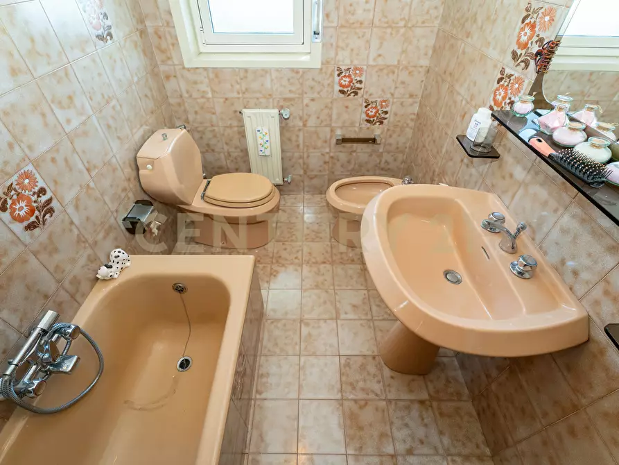 Immagine 25 di Pentalocale in vendita  in Viale Nitta 16b a Catania