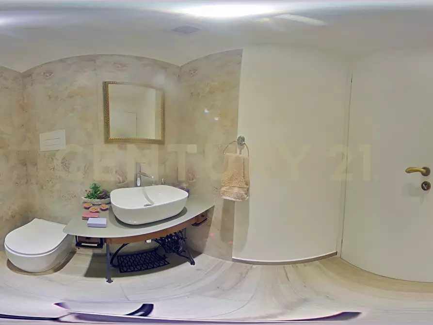 Immagine 56 di Quadrilocale in vendita  in Via Ludovico Ariosto 27 a Acireale