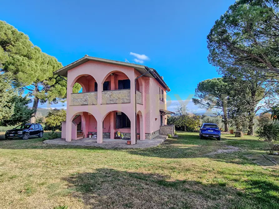 Immagine 1 di Villa in vendita  in Pian dei bichi a Roccastrada