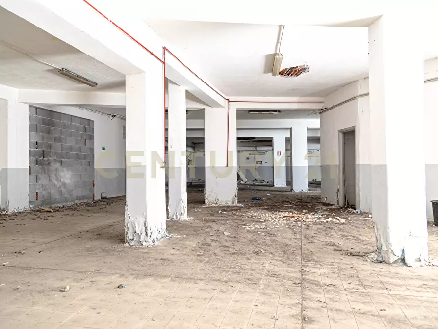 Immagine 8 di Locale commerciale in vendita  in Via Renato Fucini 10 a Catania