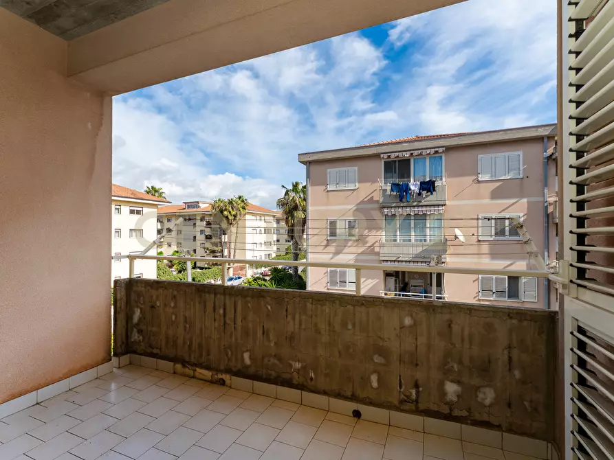 Immagine 22 di Pentalocale in vendita  in Via Nino Martoglio 13 a Valverde