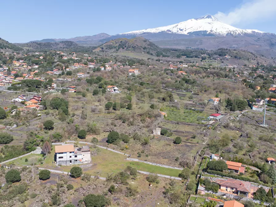 Immagine 6 di Palazzo in vendita  in Via dell'Aria snc a Pedara