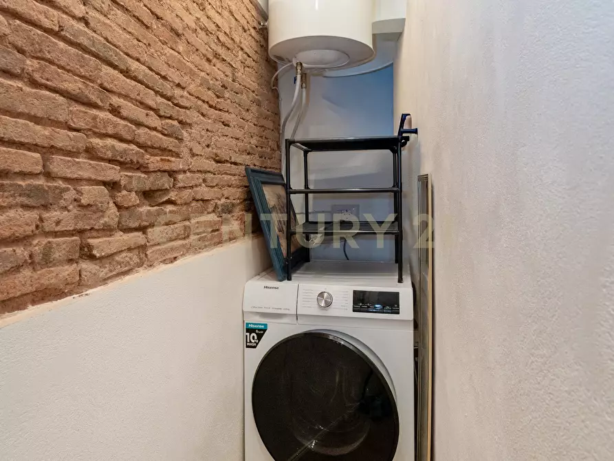 Immagine 27 di Pentalocale in vendita  in Via Alfieri 7 a Catania