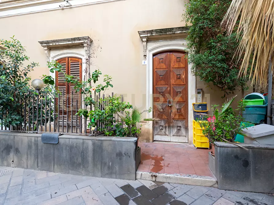 Immagine 15 di Palazzo in affitto  in Viale Regina Margherita 16 a Catania
