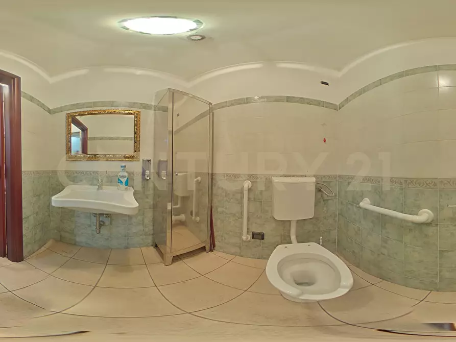 Immagine 44 di Bar / Ristorante in vendita  in Viale Papa Giovanni XXIII 46 a Camporotondo Etneo