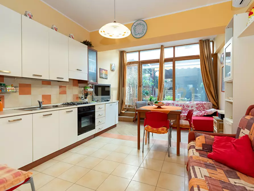 Immagine 24 di Bilocale in vendita  in Via Lungomare 2 a Sant'alessio Siculo