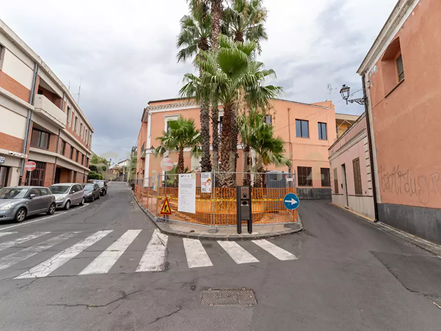 Immagine 2 di Casa indipendente in vendita  in Piazza Guglielmo Marconi 1 a Camporotondo Etneo