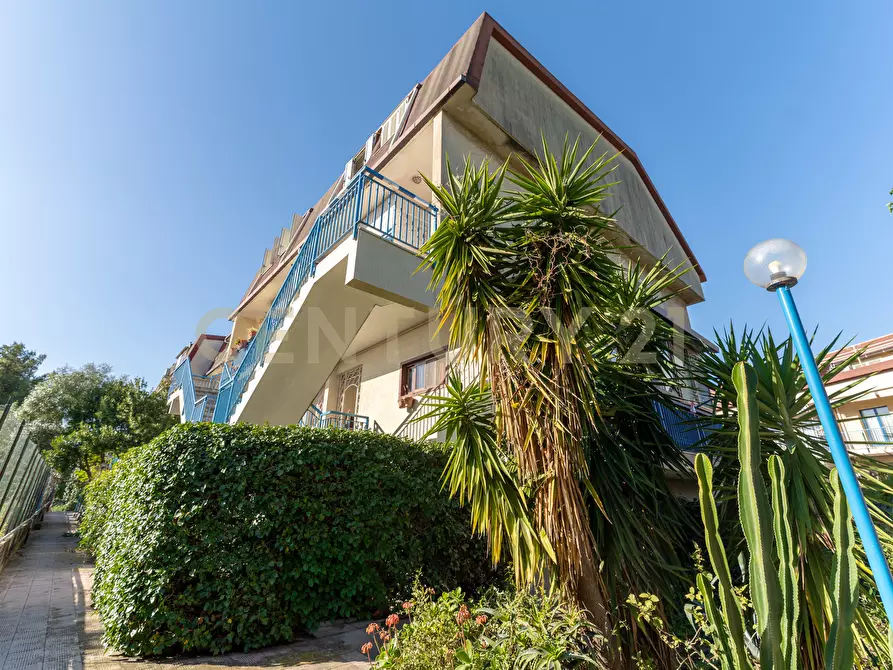 Immagine 3 di Casa semindipendente in vendita  in Via G. Leopardi 1 a Sant'agata Li Battiati