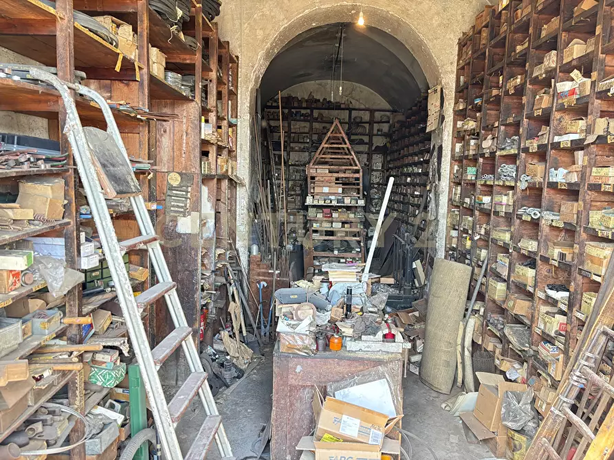 Immagine 25 di Locale commerciale in vendita  in Via 6 Aprile 59 a Catania