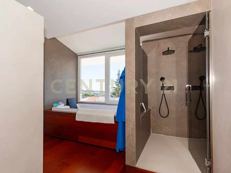 Immagine 70 di Villa in vendita  in SS284 a Adrano