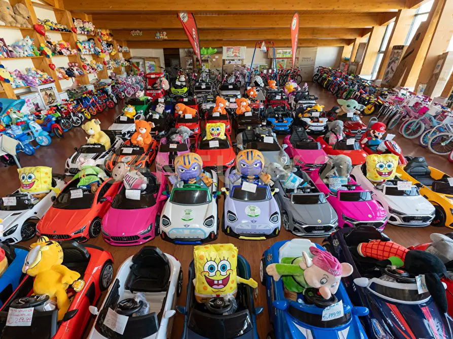 Immagine 43 di Locale commerciale in vendita  in Via Passo Gravina 150 a Catania