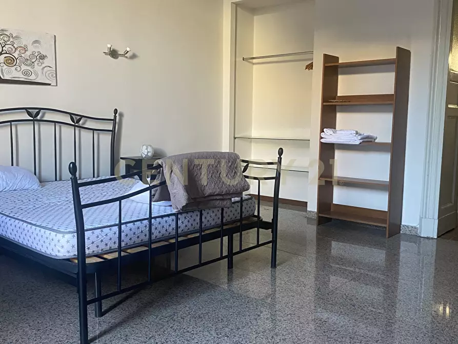 Immagine 19 di Bilocale in affitto  in Via Etnea 299 a Catania