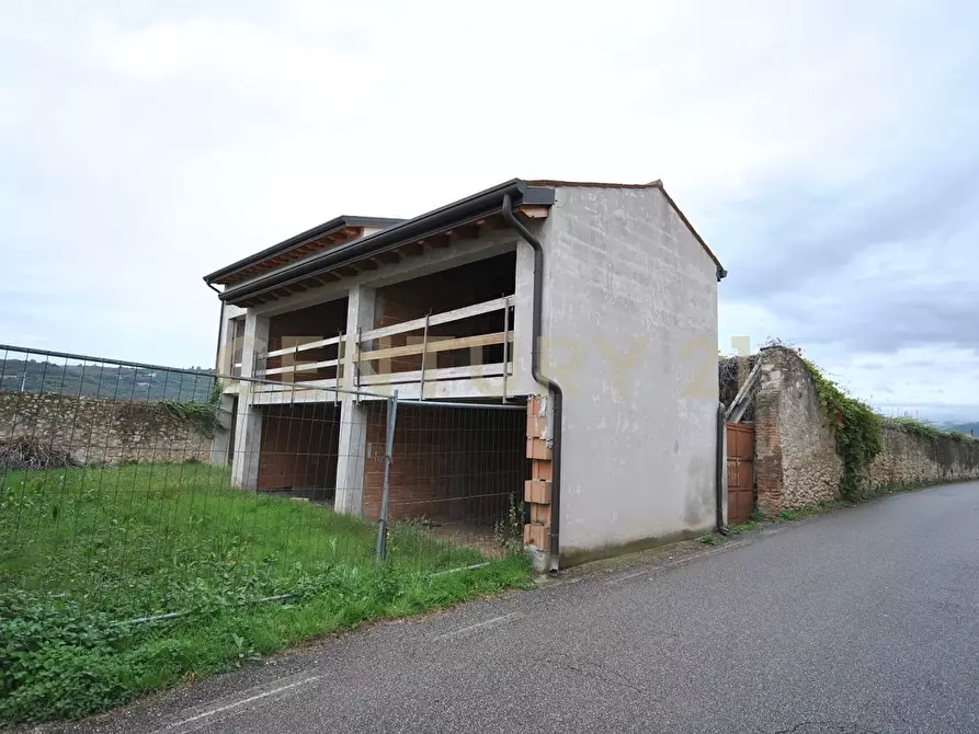 Immagine 2 di Villa in vendita  in Via Belvedere snc a Verona
