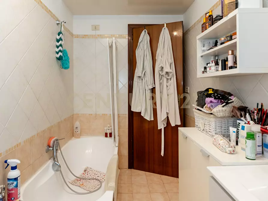 Immagine 37 di Pentalocale in vendita  in Via Cristoforo Colombo 1 a San Gregorio Di Catania