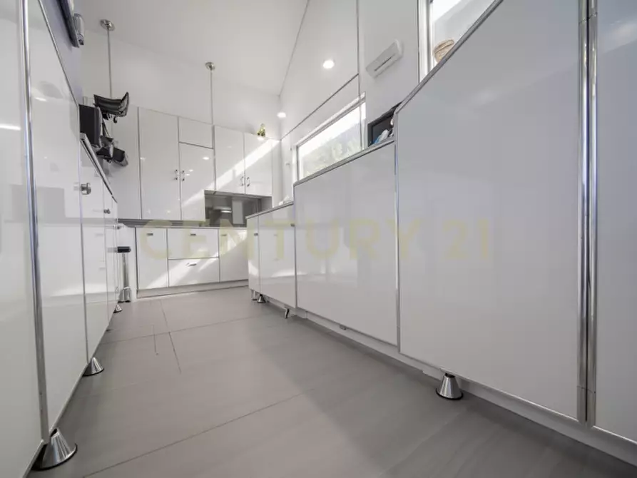 Immagine 9 di Casa indipendente in vendita  in Via Duca di Massa 17/19 a Aci Castello