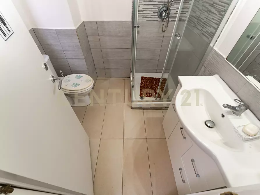 Immagine 25 di Pentalocale in vendita  in Via Antonino di Sangiuliano 54 a Catania