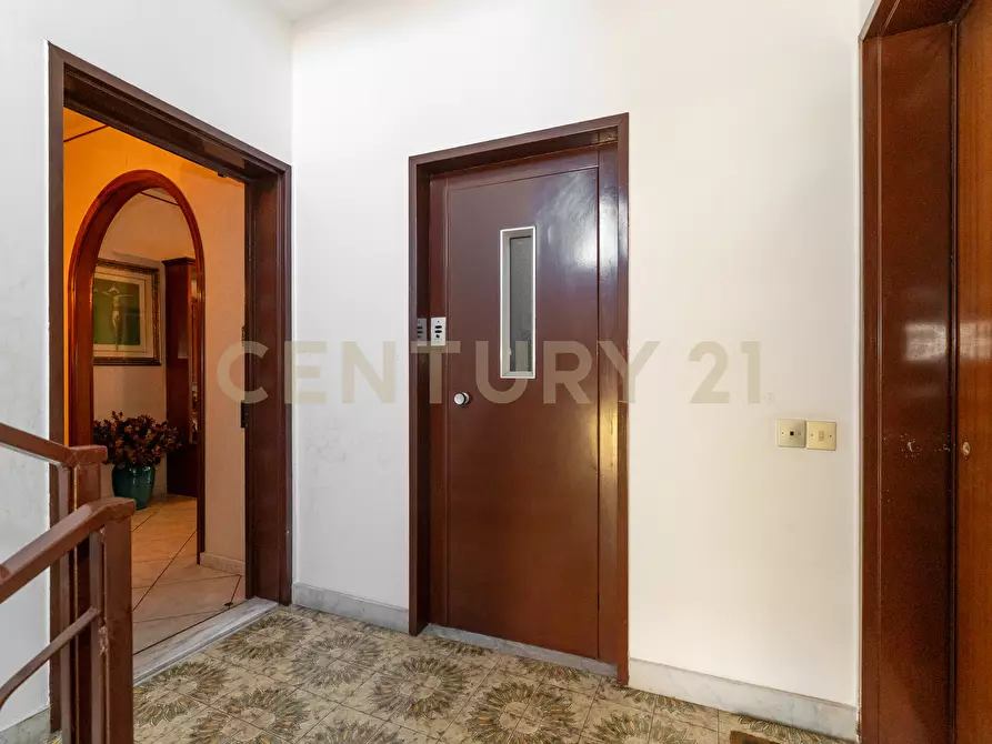 Immagine 7 di Pentalocale in vendita  in Viale Nitta 16b a Catania