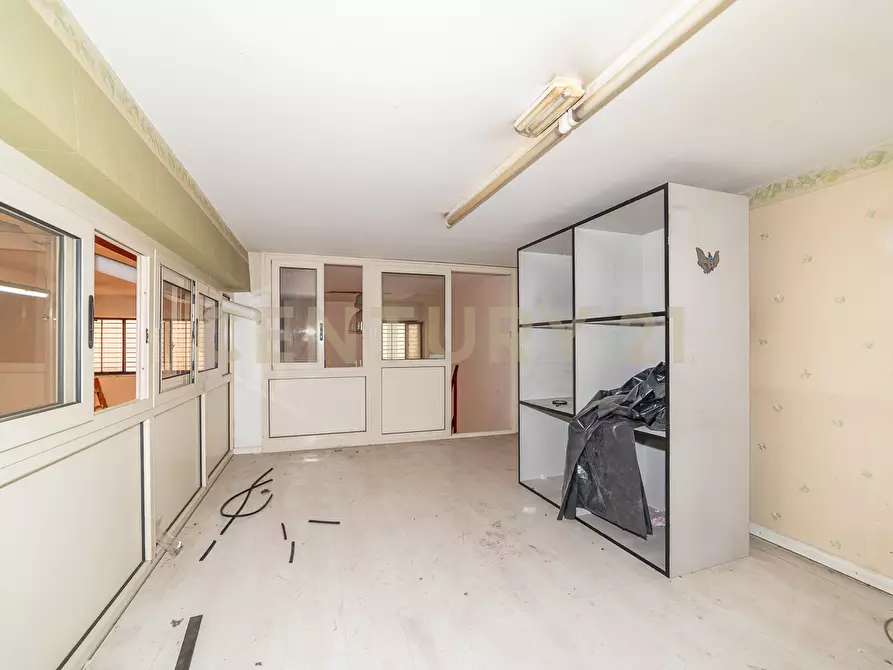 Immagine 25 di Attività commerciale in vendita  a Misterbianco