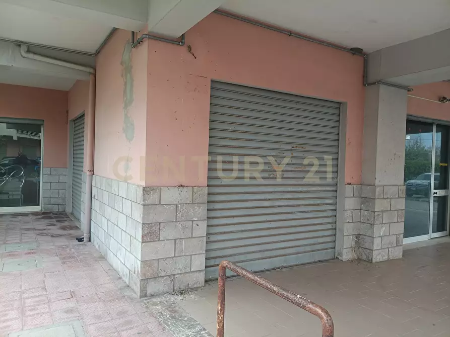 Immagine 5 di Locale commerciale in vendita  in Via Padre Popieluszko a Pace Del Mela