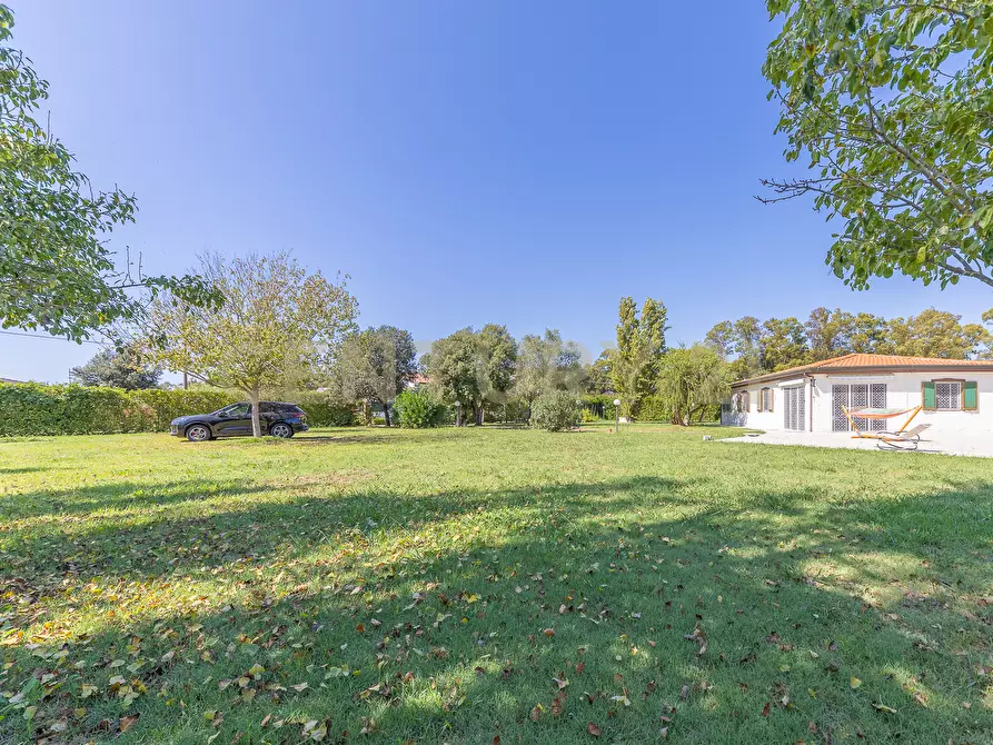 Immagine 59 di Villa in vendita  in Strada Isola Bella 43 a Latina